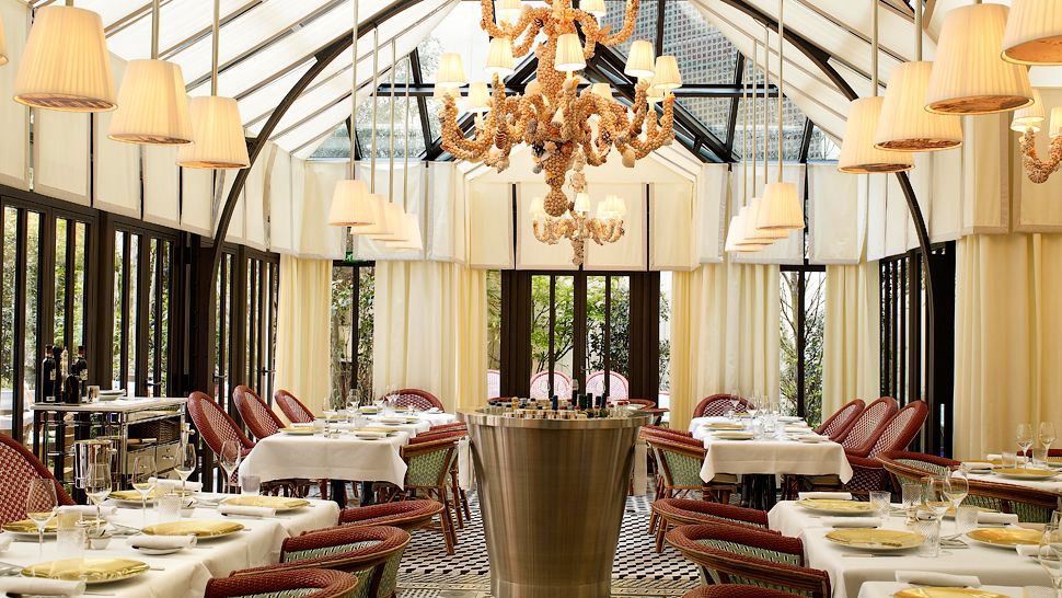 dinning room at raffles hotel le royal