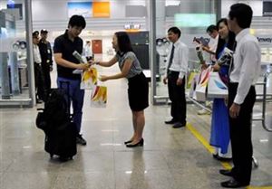 Da Nang greets first flight from Japan