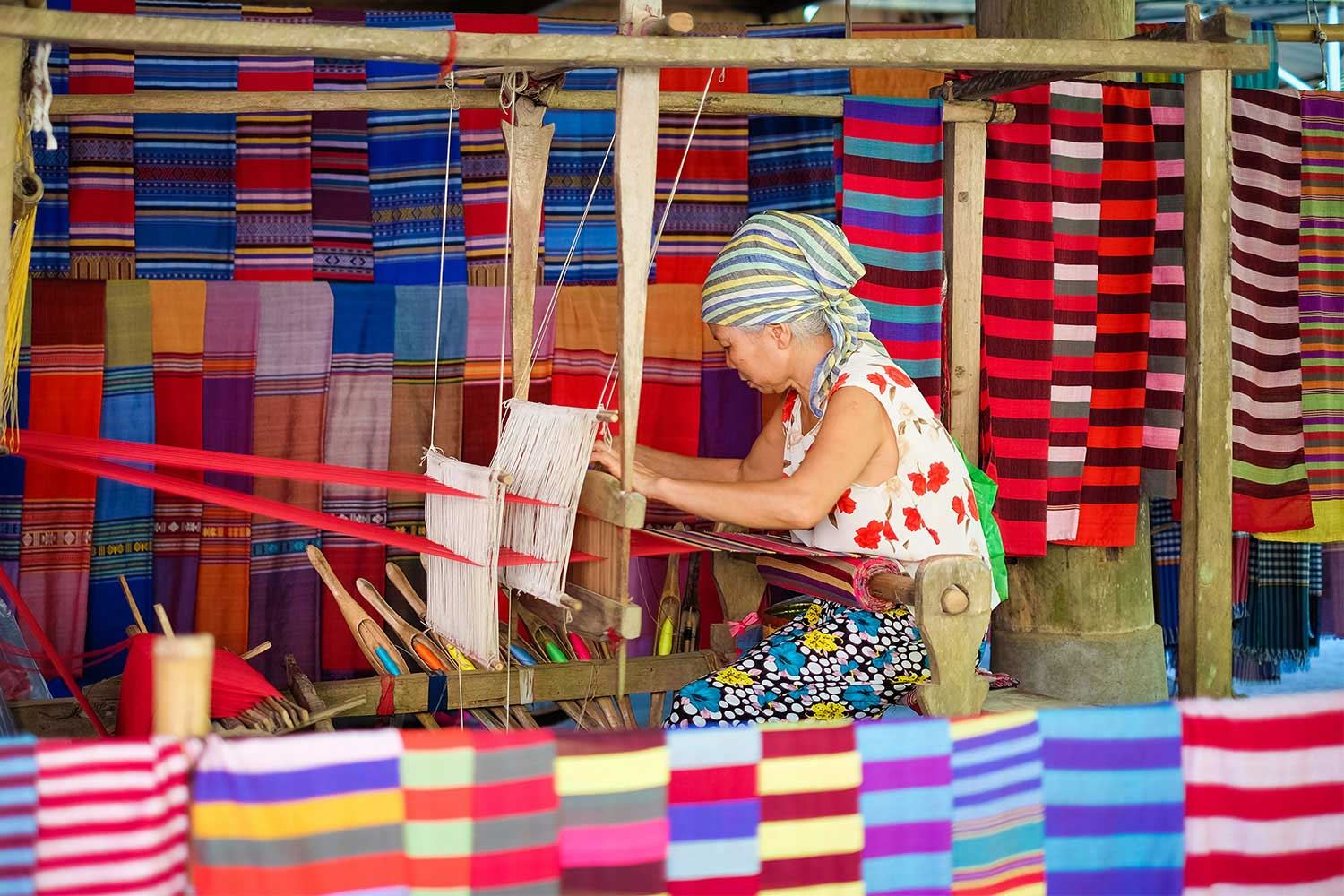 weaving of the Thai in Mai Chau