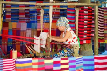 weaving of the Thai in Mai Chau