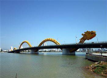 dragon bridge in da nang city