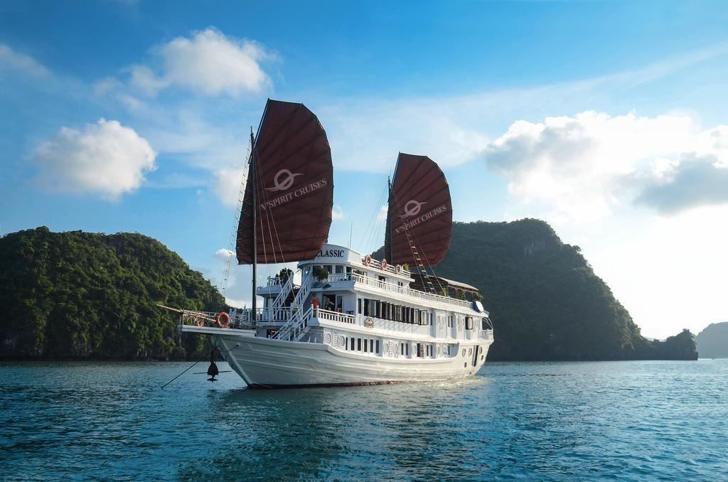 VSPIRIT CLASSIC HA LONG BAY CRUISE