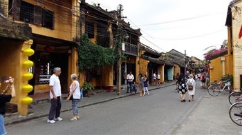 walking street in Hoi An town