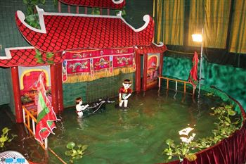 LETS ENJOY A PRIVATE WATER PUPPET SHOW WITH A PUPPETEER.