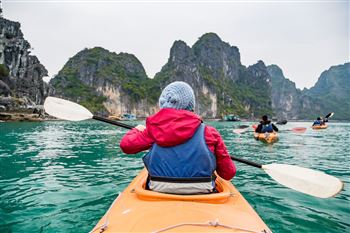 kayaking bai tu long