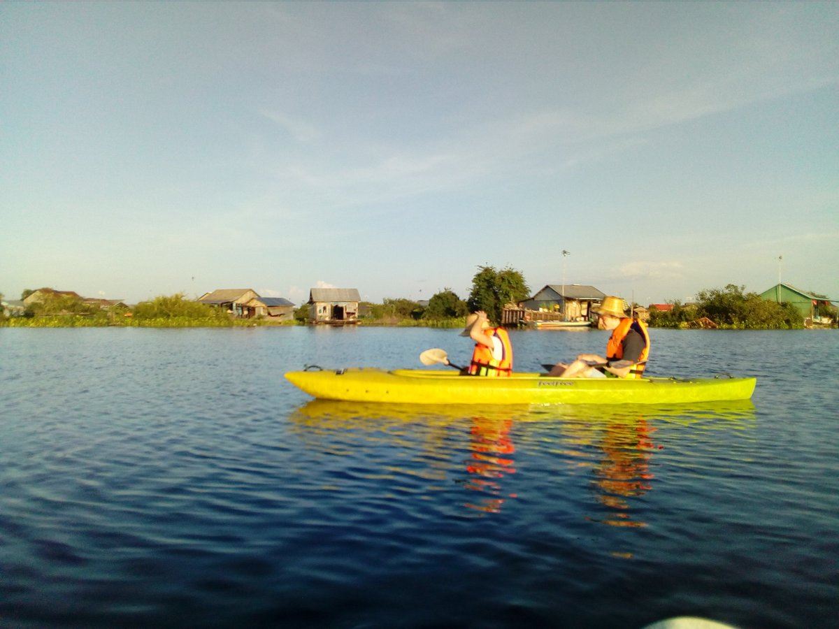 kayaking on tonle sap