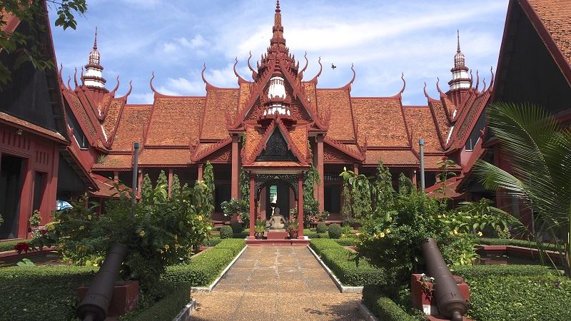 National Museum, a Khmer red pavilion
