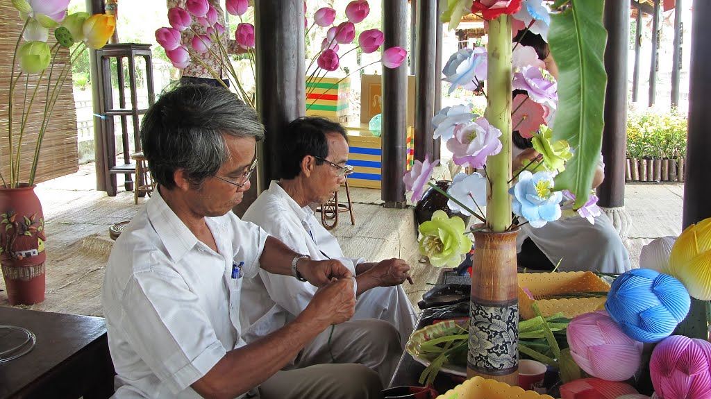 paper flower making at sinh tien village