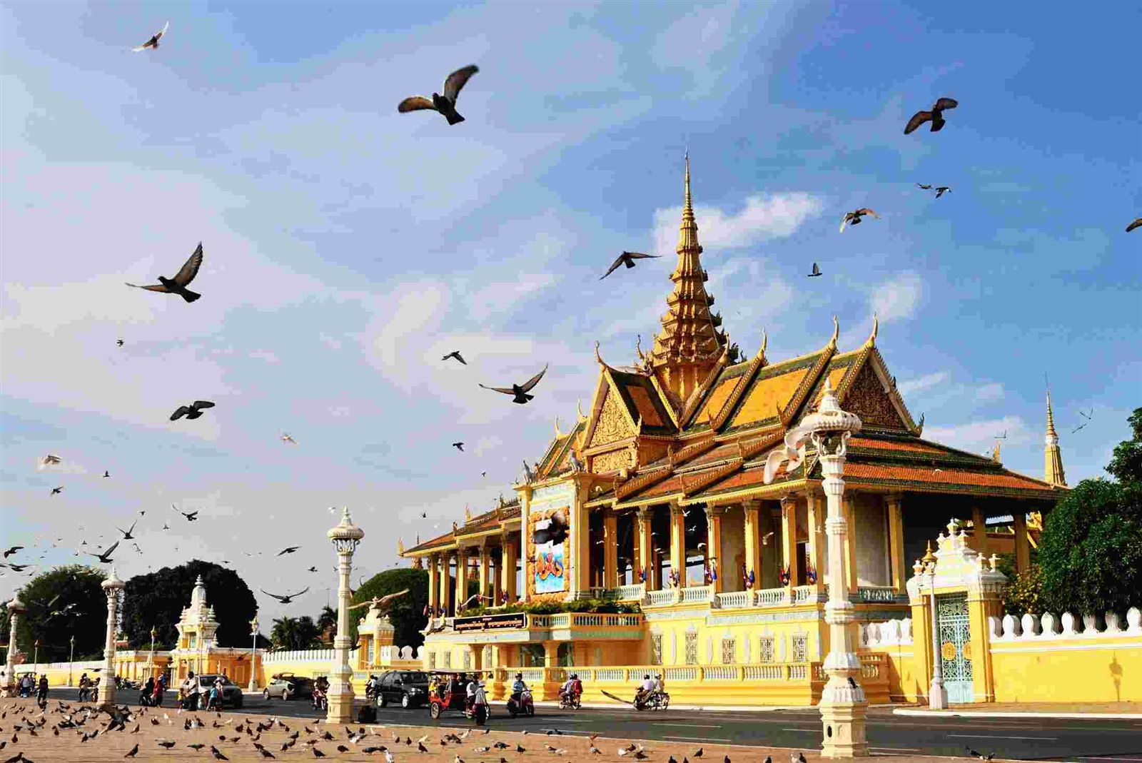 royal palace in phnom penh