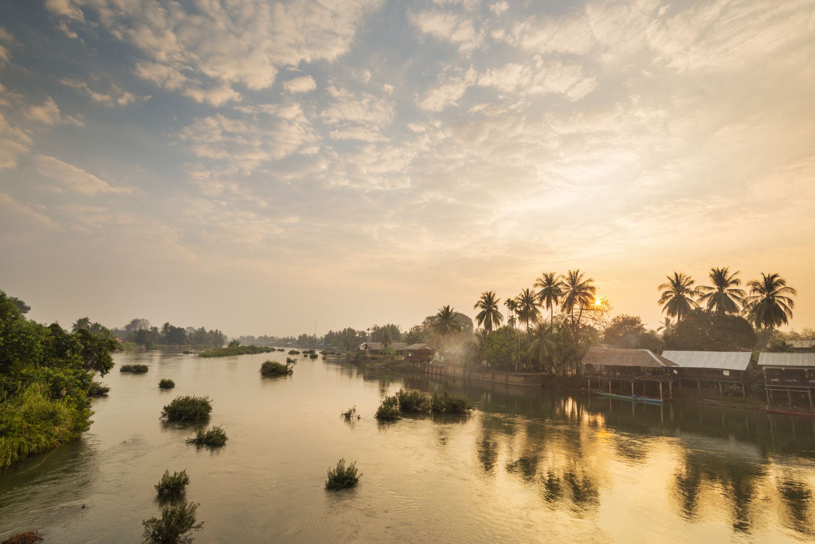 mekong river in vientiane