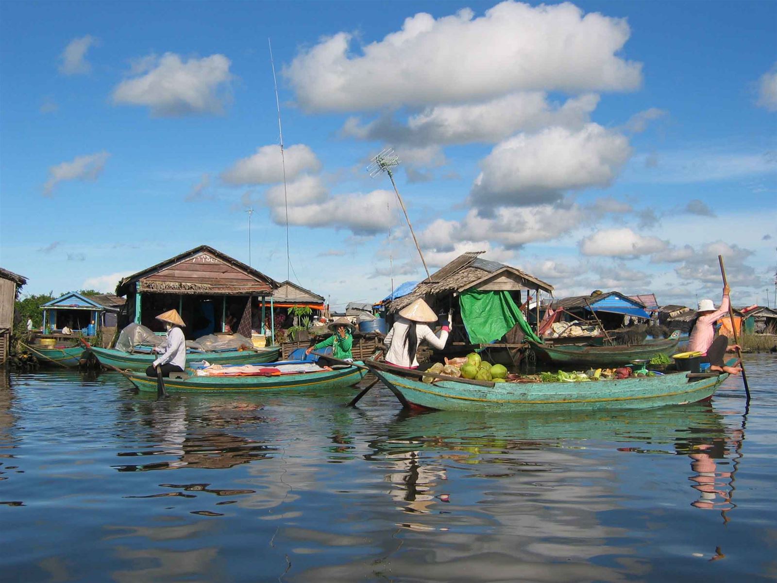 tonle sap floating village